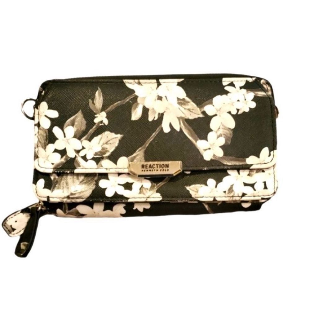 Kenneth Cole Reaction Zip-around Wallet